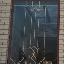 Превосходное украшение пластикового окна- витражная протяжка внутри стеклопакета. Просто класс!