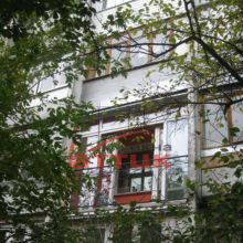Портальная дверь в обычном панельном доме на лоджии Портальная дверь в обычном панельном доме на лоджии
